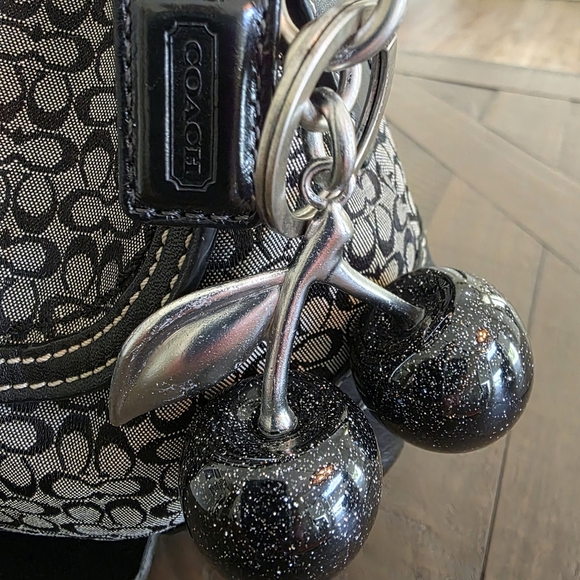 Coach SOHO Signature C Shoulder  Bag In Black 2007 - Picture 14 of 14